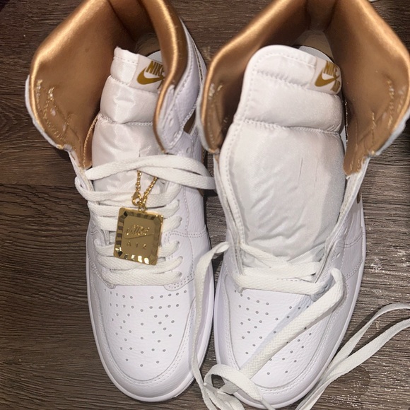 Jordan retro 1 OG women’s - Picture 3 of 3